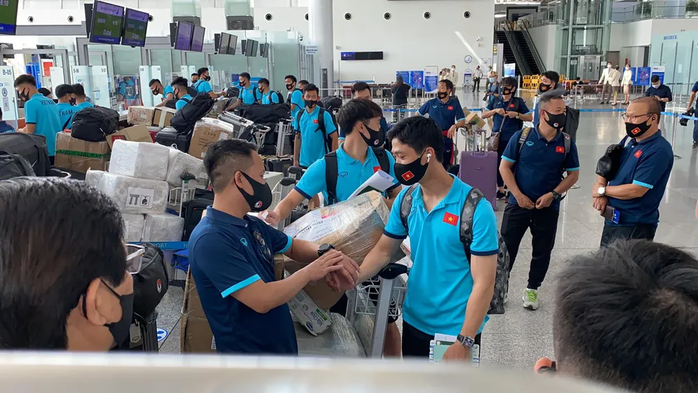 Đội tuyển Việt Nam lên đường sang UAE, thầy Park có yêu cầu đặc biệt với người hâm mộ ảnh 4