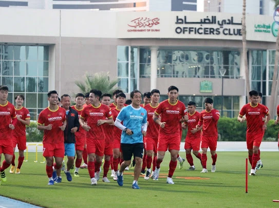 Các tuyển thủ trên sân tập Police Officers Club Stadium