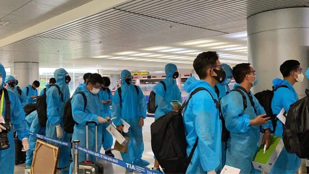 Đội tuyển Việt Nam về đến TPHCM ảnh 3