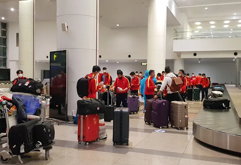 Các cầu thủ U22 Việt Nam tại sân bay Nội Bài