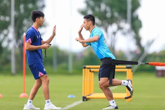 Hùng Dũng trong giai đoạn tập phục hồi tại CLB Hà Nội