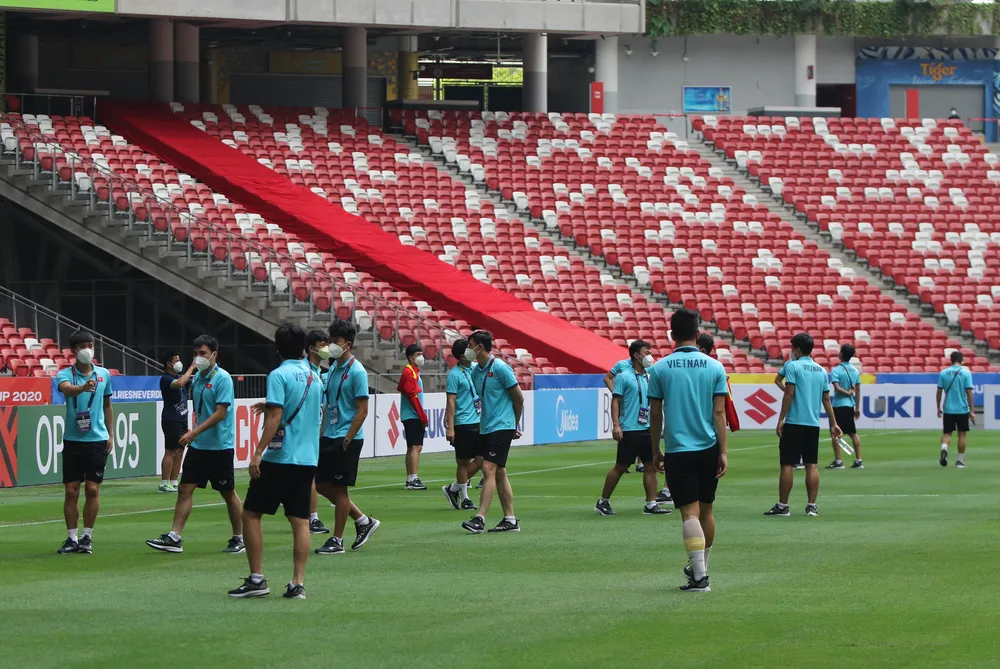 Đội tuyển Việt Nam tham quan sân Quốc gia Singapore ảnh 2