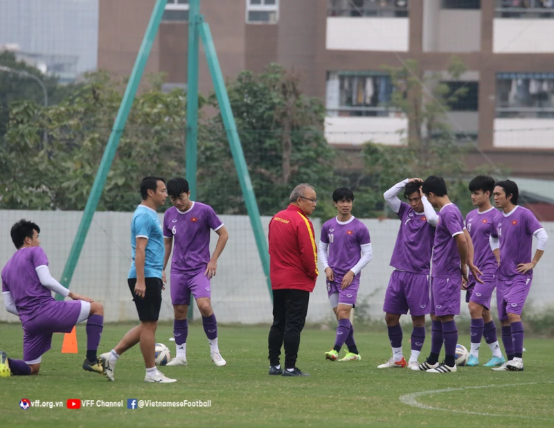 Đội tuyển Việt Nam sớm dừng bước khi không bảo vệ thành công ngôi vô địch AFF Cup