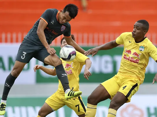 Chủ nhà khởi đầu thuận lợi tại giải bóng đá Hoàng đế Quang Trung 2022 ảnh 1