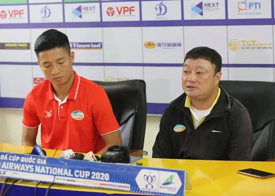 HLV Trương Việt Hoàng mắc Covid-19, không thể chỉ đạo trận Viettel – Sài Gòn ảnh 1