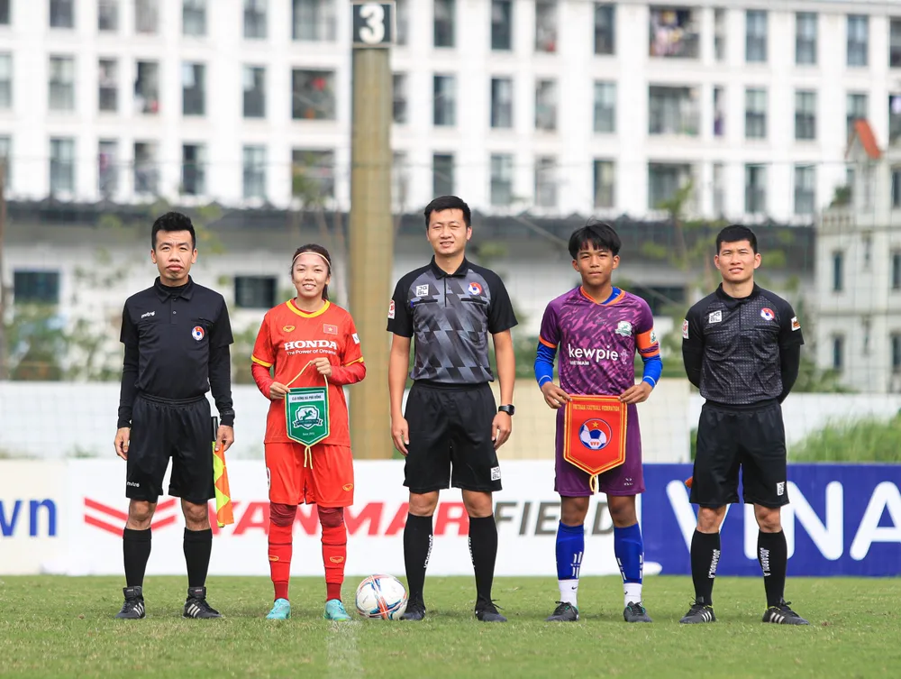 Thiếu “quân xanh”, đội tuyển nữ Việt Nam đấu tập cùng U13 nam Phù Đổng ảnh 1