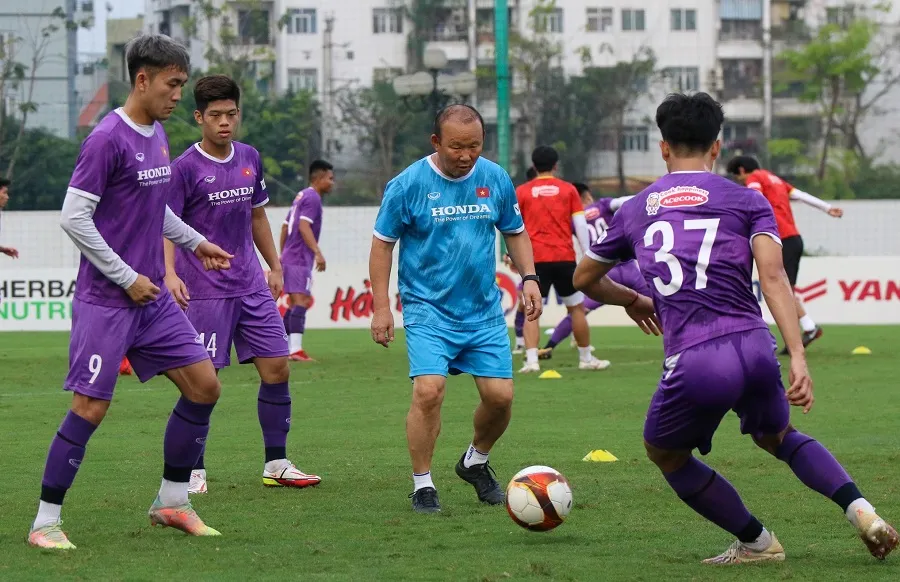 Thầy trò đội U23 Việt Nam thoải mái trên sân tập