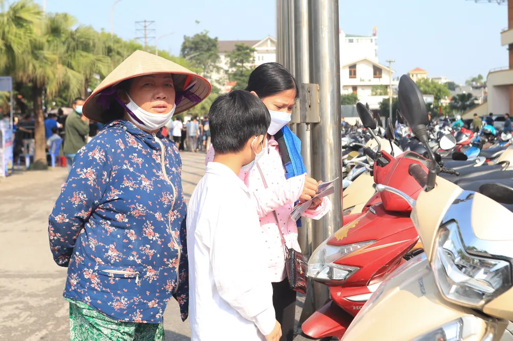 'Nóng' ngày đầu bán vé hình thức truyền thống ảnh 3 'Nóng' ngày đầu bán vé hình thức truyền thống ảnh 3