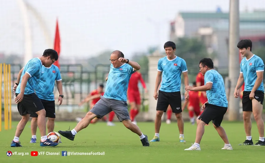 U23 Việt Nam ra sân tập, thoải mái chờ Malaysia ảnh 4