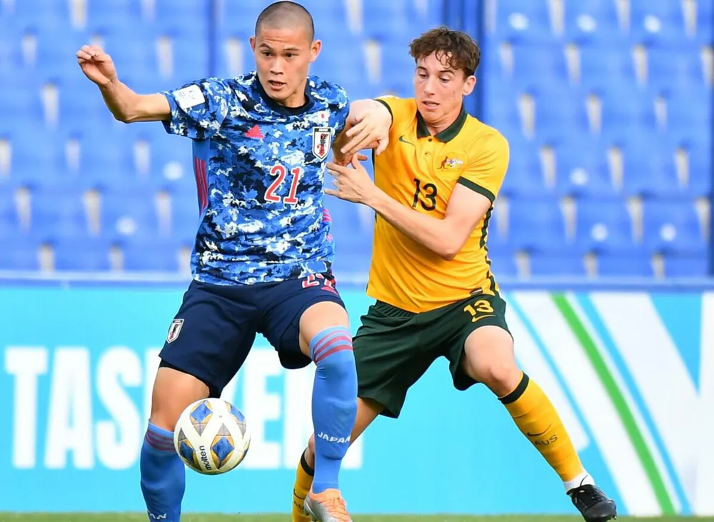 Các cầu thủ trẻ Nhật Bản có thế trận lấn lướt trước U23 Australia. Ảnh: AFC