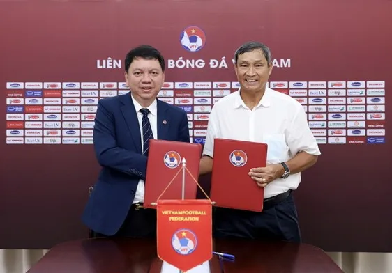 TTK VFF Lê Hoài Anh và HLV trưởng Mai Đức Chung