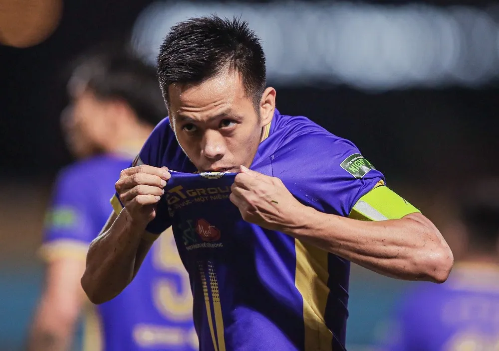 CLB Hà Nội giành ‘hattrick giải thưởng’ của tháng 8 ảnh 1