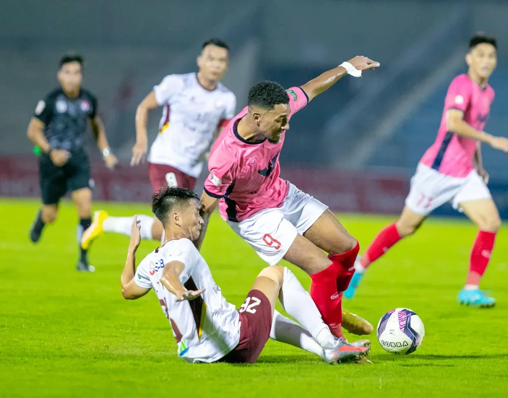 CLB TPHCM và Hà Tĩnh kìm chân nhau sau trận hòa 1-1