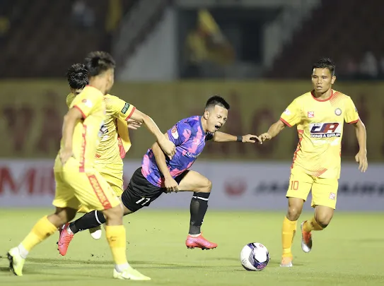 Ngoại binh sút hỏng 11m, CLB Sài Gòn trắng tay trên sân nhà ảnh 1