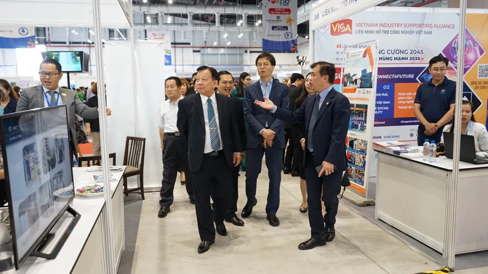 Khai mạc Hội chợ Triển lãm Bình Dương EXPO 2022 ảnh 2 Khai mạc Hội chợ Triển lãm Bình Dương EXPO 2022 ảnh 2