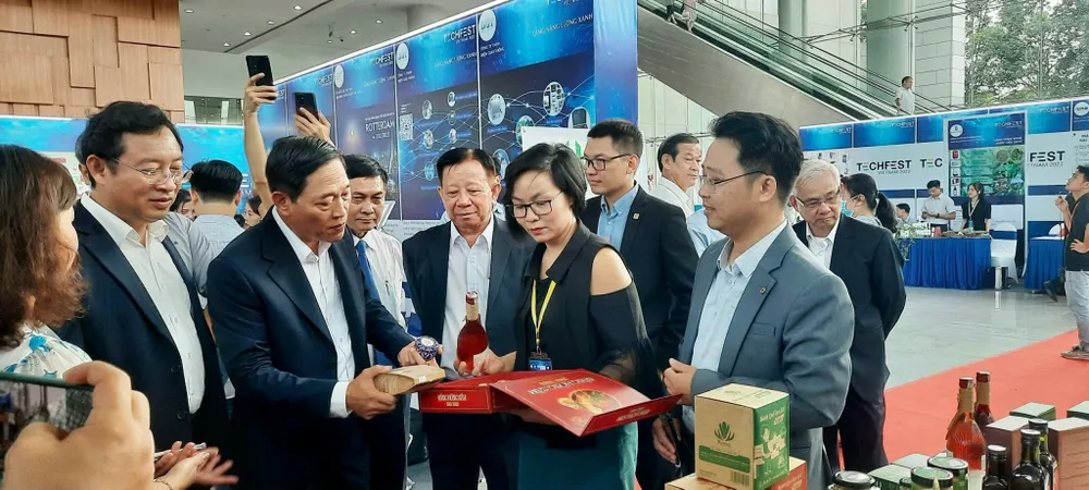 Khai mạc ngày hội khởi nghiệp đổi mới sáng tạo quốc gia Techfest Vietnam 2022 tại Bình Dương ảnh 2