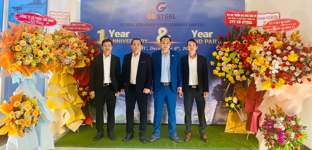 Các thành viên trong Ban lãnh đạo Công ty GB STEEL 