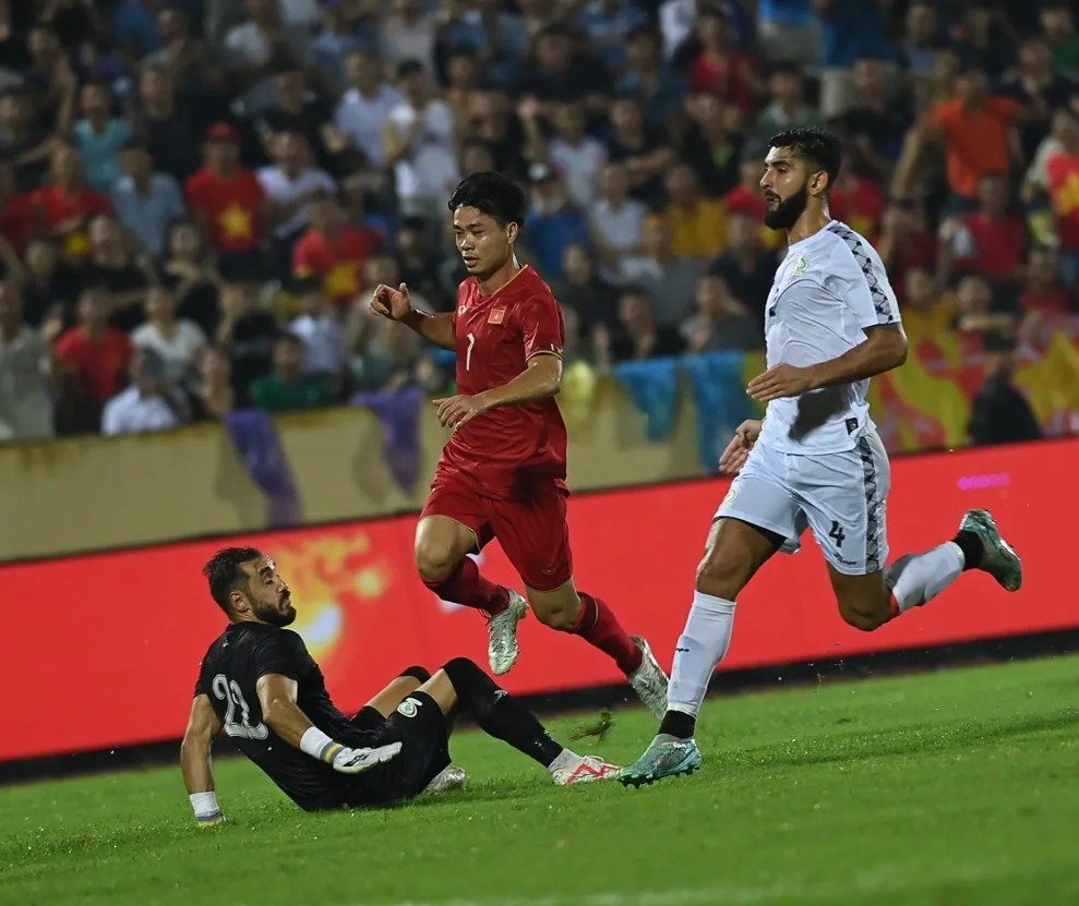 Trước đó là màn trình diễn ấn tượng của Công Phượng