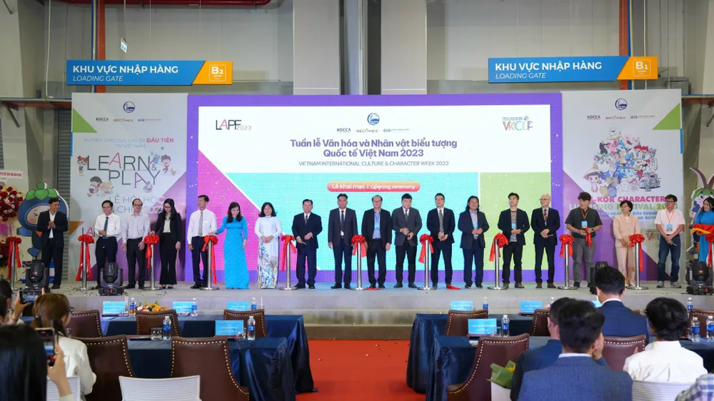 Lễ cắt băng khai mạc Tuần lễ Văn hóa &amp;Nhân vật biểu tượng Quốc tế Việt Nam 2023