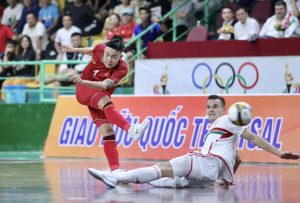 Các cầu thủ futsal Việt Nam tiếp tục gặp đội mạnh khác là đội tuyển futsal Nga vào ngày 19-9