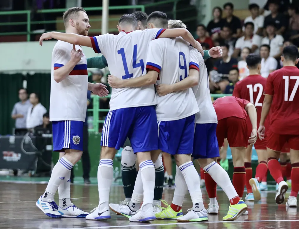 Các cầu thủ Nga thể hiện sự mạnh mẽ và hiệu quả trong kết thúc ở hiệp đầu tiên và dẫn trước 2 bàn