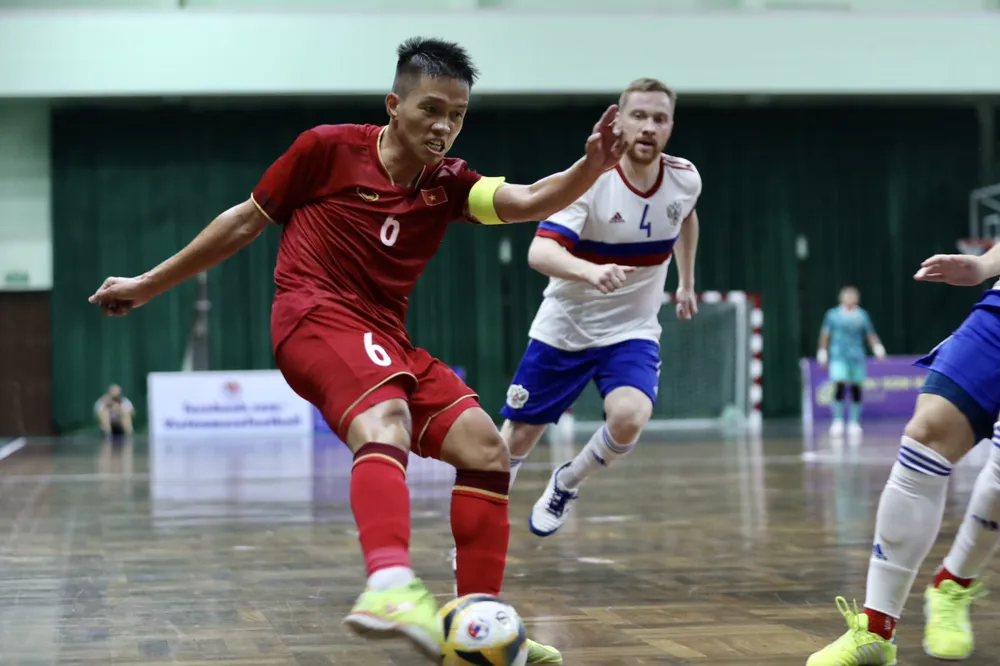 Thủ quân Đức Hòa ghi bàn gỡ hòa 3-3 vào cuối trận