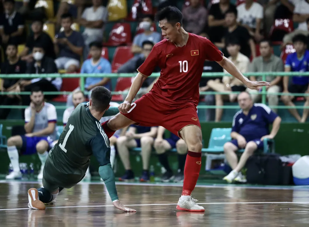 Nhưng sự nỗ lực sau đó của đội chủ nhà đã giúp san bằng tỷ số 3-3. Đoàn Phát là tác giả bàn rút ngắn tỷ số 2-3