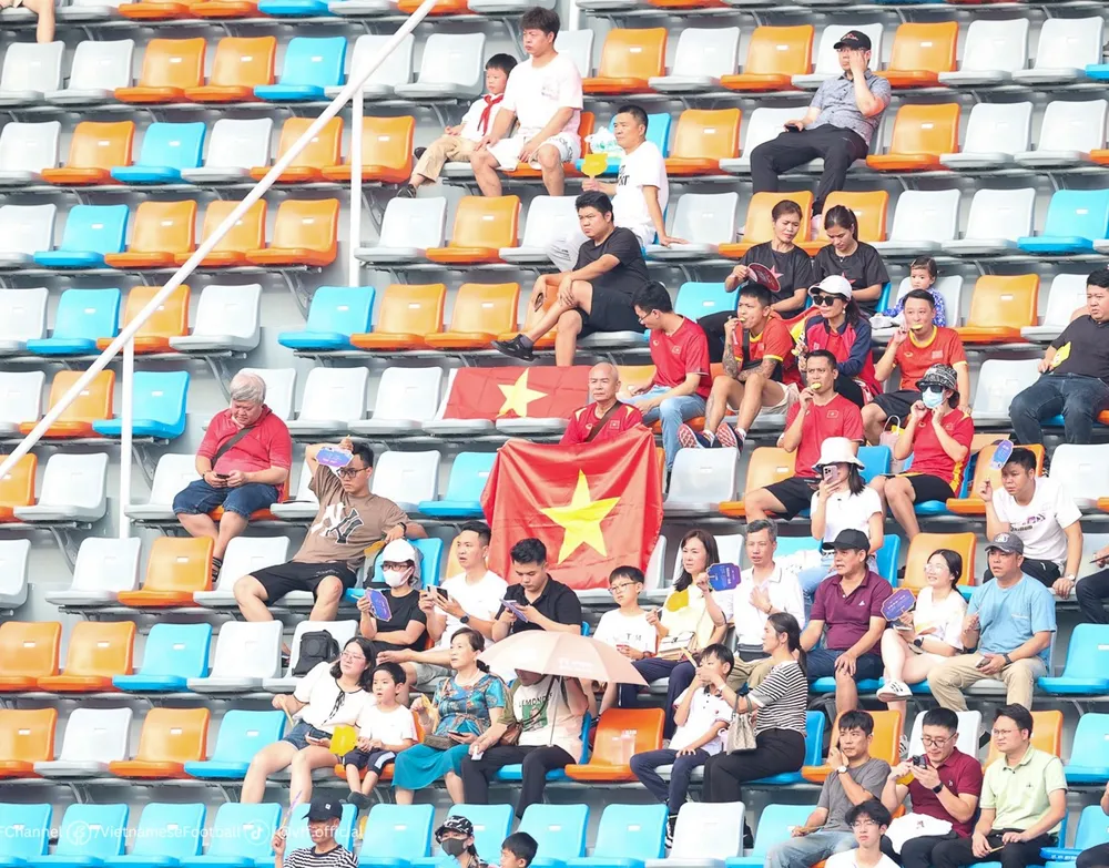 CĐV đồng hành cùng đội Việt Nam tại Hàng Châu