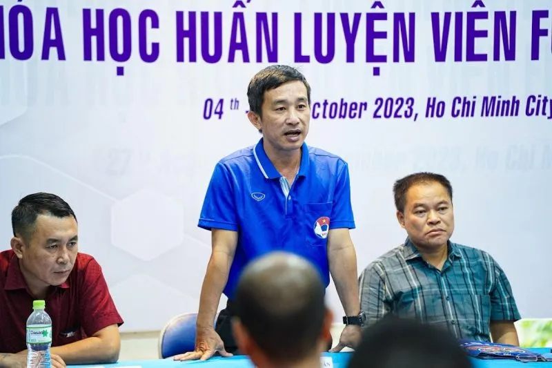 Cùng trợ giảng là ông Trương Quốc Tuấn