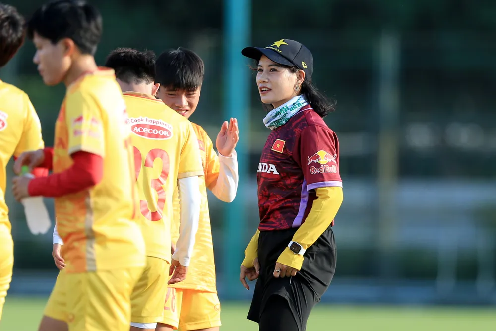 Và trợ lý khác cũng mới gia nhập đợt này là Văn Thị Thanh Và trợ lý khác cũng mới gia nhập đợt này là Văn Thị Thanh