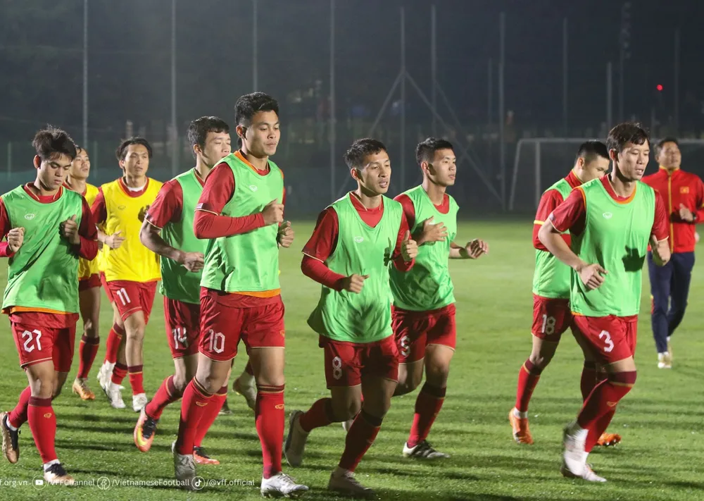 Tối 16-10, đội tuyển sẽ có buổi tập làm quen sân thi đấu Suwon World Cup, địa điểm sẽ diễn ra trận giao hữu với đội tuyển Hàn Quốc. Trận đấu này cũng sẽ khép lại chuỗi các trận đấu dịp FIFA Days của đội tuyển Việt Nam, hướng tới Vòng loại World Cup 2026 sẽ khởi tranh vào tháng 11 tới và tiếp đó là VCK Asian Cup 2023