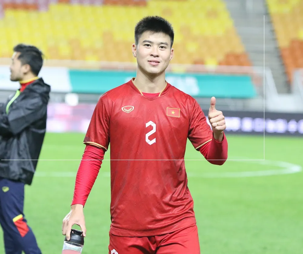 Đỗ Duy Mạnh cùng đồng đội xem trận đấu này là trải nghiệm quý giá khi so tài với các cầu thủ đẳng cấp