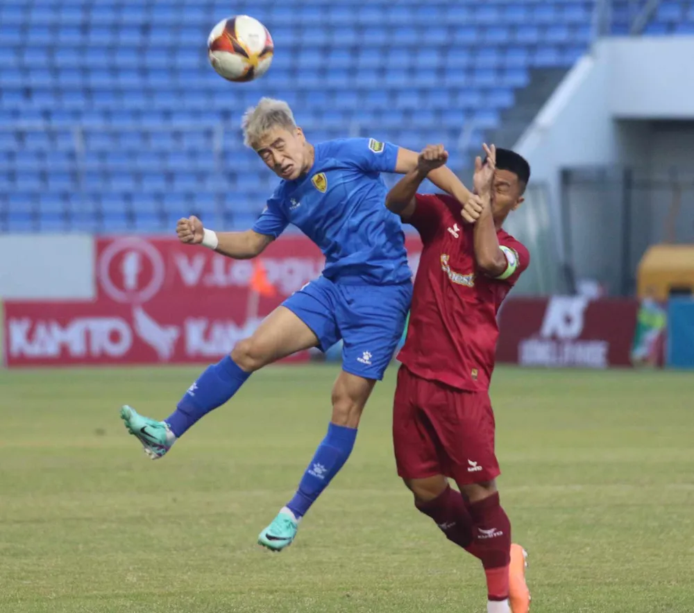 Trong khi đó Quảng Nam vẫn "chìm" ở khu vực cuối bảng khi chỉ mới có 1 điểm. Ảnh: TỊNH ĐẾ Trong khi đó Quảng Nam vẫn "chìm" ở khu vực cuối bảng khi chỉ mới có 1 điểm. Ảnh: TỊNH ĐẾ