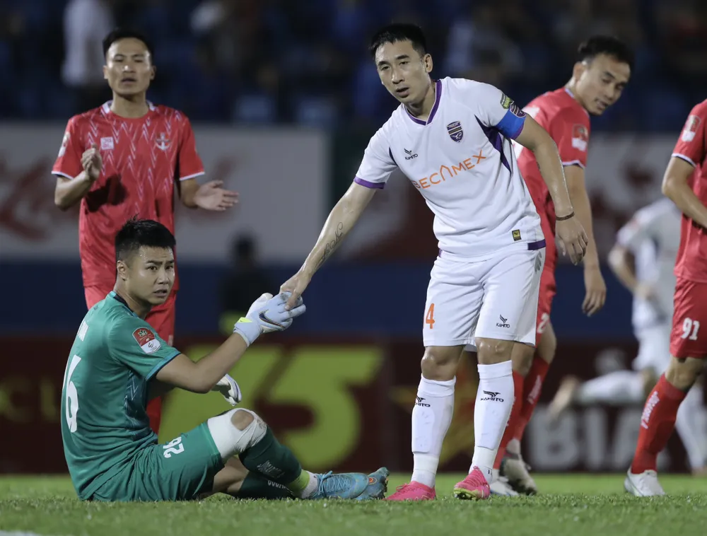 Hải Huy đã góp công lớn giúp B.Bình Dương có màn khởi đầu ấn tượng ở mùa bóng năm nay Hải Huy đã góp công lớn giúp B.Bình Dương có màn khởi đầu ấn tượng ở mùa bóng năm nay