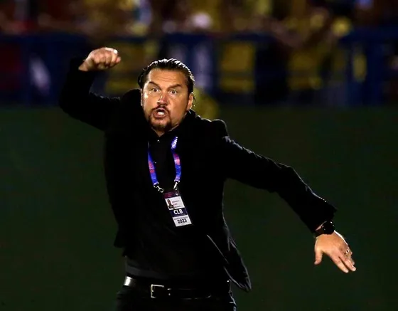 HLV Popov. Ảnh: THFC HLV Popov. Ảnh: THFC