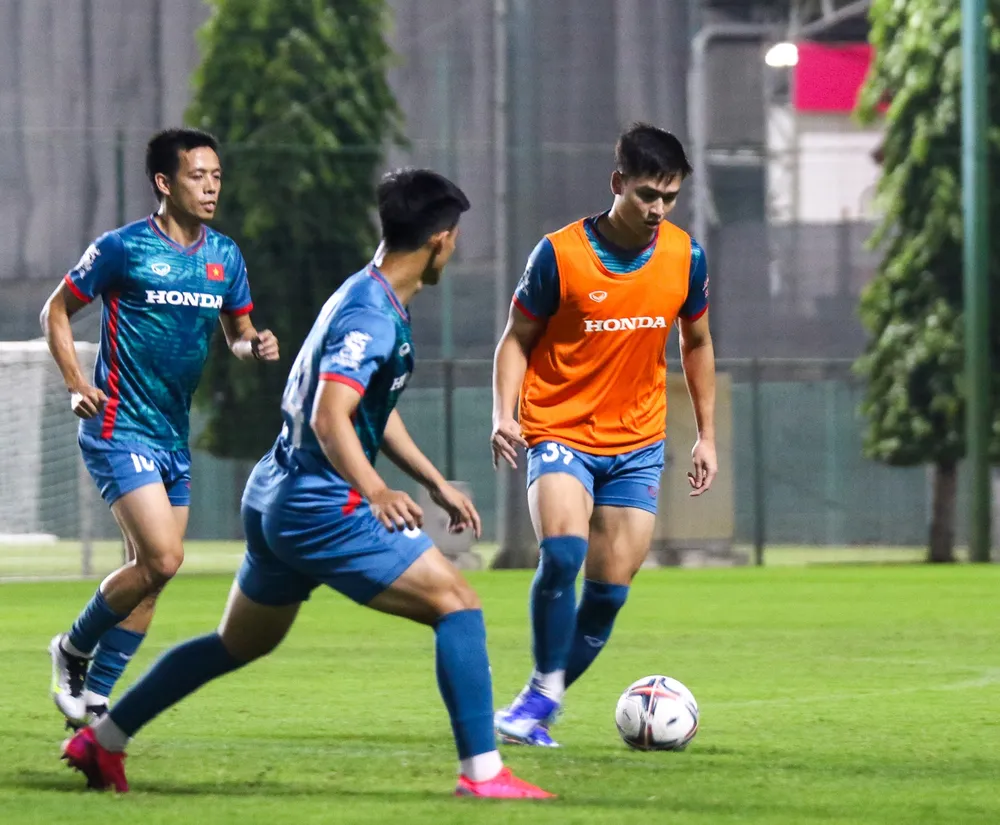 Ngày mai (12-11), đội tuyển sẽ tập buổi cuối tại Trung tâm đào tạo bóng đá trẻ Việt Nam, sau đó sẽ lên đường sang Manila, Philippines vào sáng ngày 13-11.