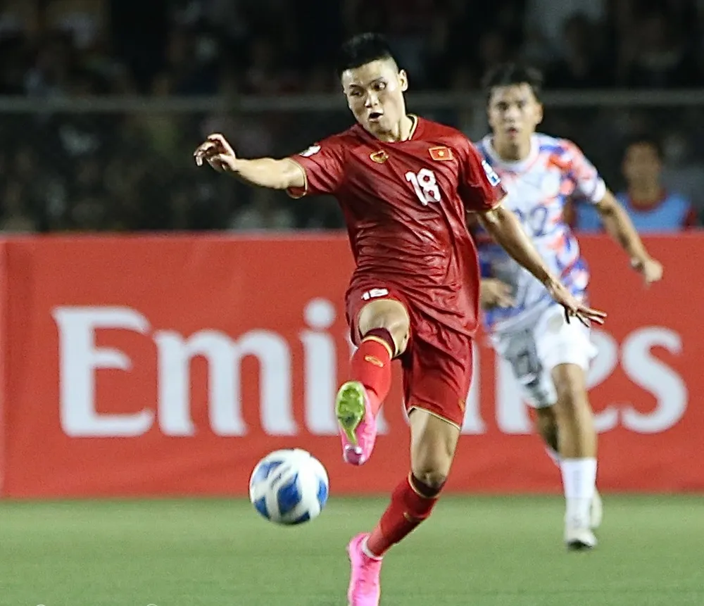 Tuấn Hải giữ phong độ ổn định trên hàng công