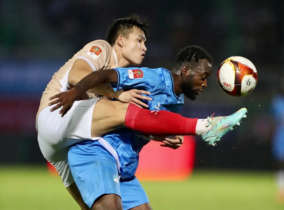 Với thực lực trội hơn, CAHN FC vẫn được đánh giá cao hơn HA.GL trong cuộc so tài tối 25-11