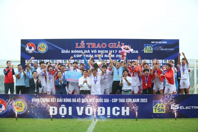 U17 Viettel đang là ĐKVĐ của giải