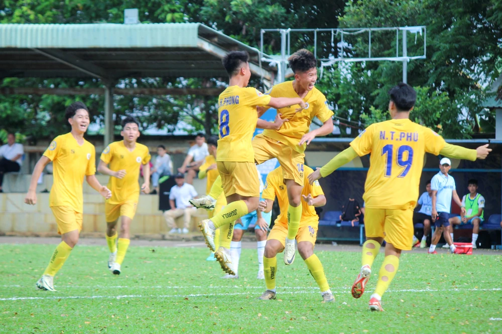 Hà Nội giành chiến thắng 2-1 trước Tây Ninh