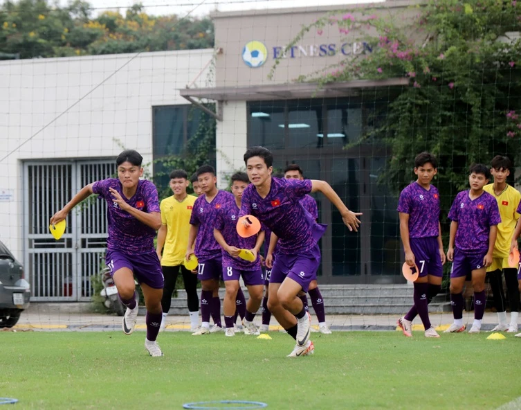 U16 Việt Nam trên sân tập ngày 1-8