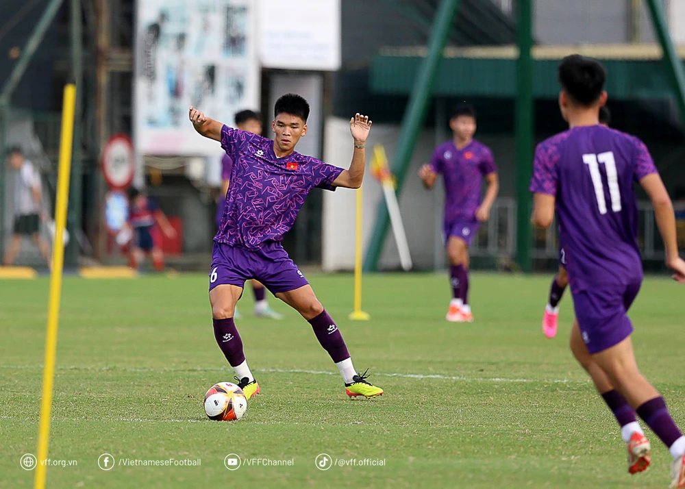 U20 Việt Nam trên sân tập chiều 15-8