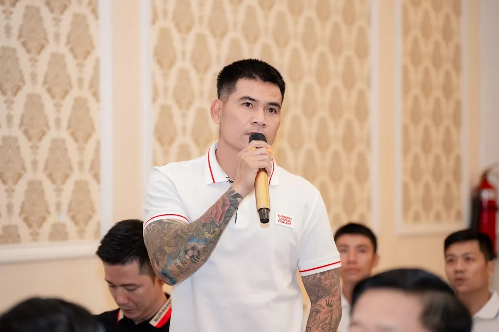 Cựu tuyển thủ Huỳnh Quang Thanh cũng góp mặt tại giải đấu mùa này THF11-95.JPG