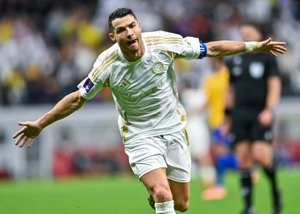 Ronaldo lập cú đúp trong chiến thắng của Al-Nassr trên sân Al-Gharafa. Ảnh: Getty