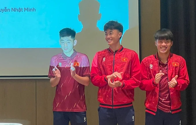 Ban cán sự đội tuyển U22 Việt Nam tại giải U22 quốc tế CFA Team China 2025: đội trưởng Nguyễn Văn Trường (giữa), đội phó Nguyễn Quốc Việt (phải), đội phó Nguyễn Nhật Minh (trái)