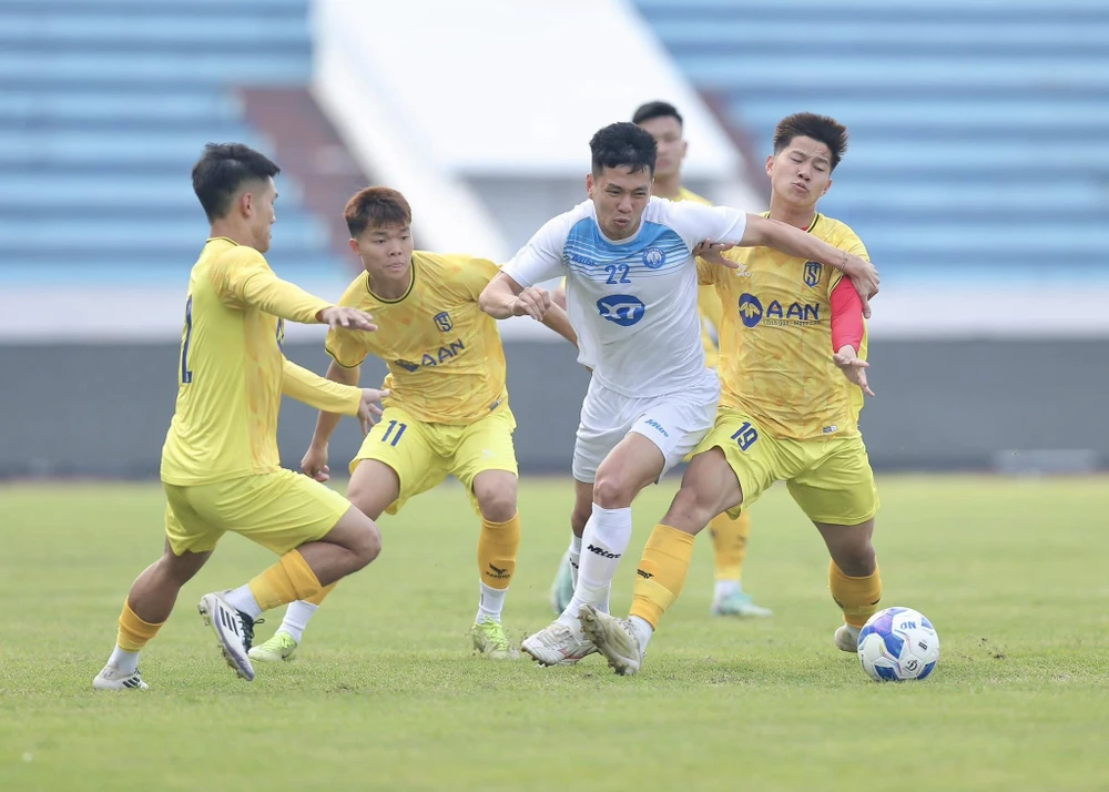 Nam Định cảm nhận sức ép từ Hà Nội FC và Viettel 493738348_1311712107163339_8059464855401724843_n.jpg