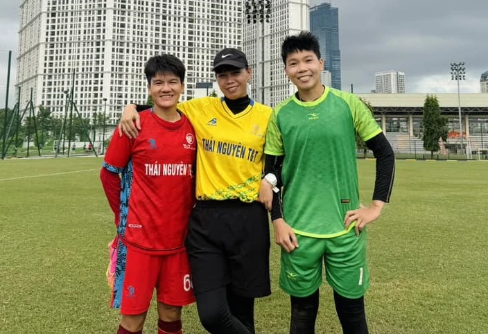 Trợ lý Kiều Trinh cùng thủ môn Kim Thanh và hậu vệ Trần Thị Thu sẽ cùng tập trung ở đợt này. 490826922_2170024413451345_2015807892766739474_n.jpg