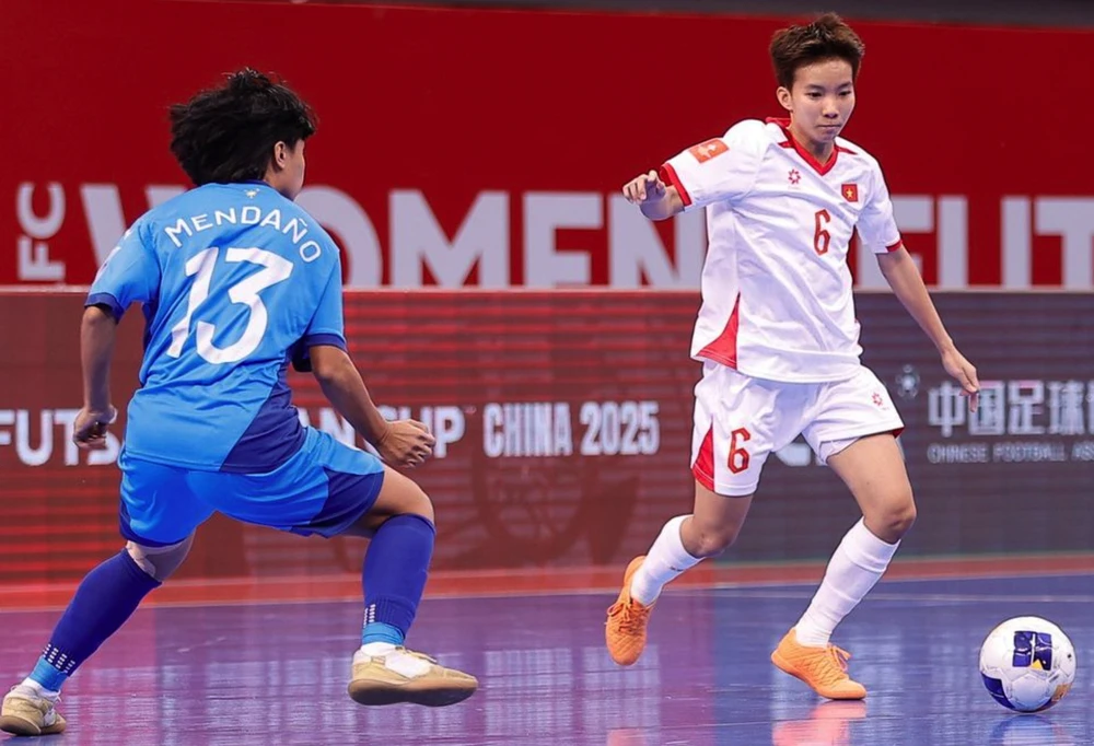 Thanh Ngân tiếp tục "nổ súng" thành công qua bàn ấn định chiến thắng 3-0 futsal-nu-viet-nam-philippines-2-48471.jpg