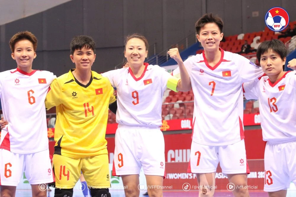 Thanh Hằng cùng đội tuyển futsal Việt Nam có 2 trận thắng liên tiếp ở vòng bảng và sớm lấy vé vào VCK futsal nữ châu Á 2025. IMG_8602-e1746871324649.jpeg