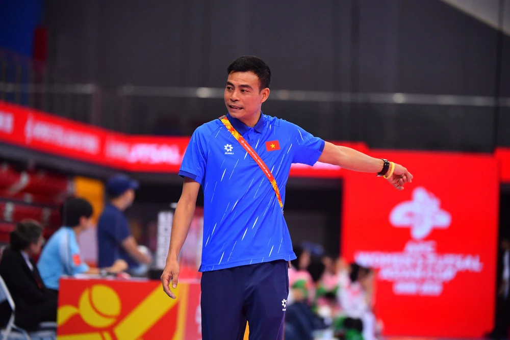 Thầy trò đội tuyển futsal nữ Việt Nam giành vị trí nhất bảng B với 7 điểm.